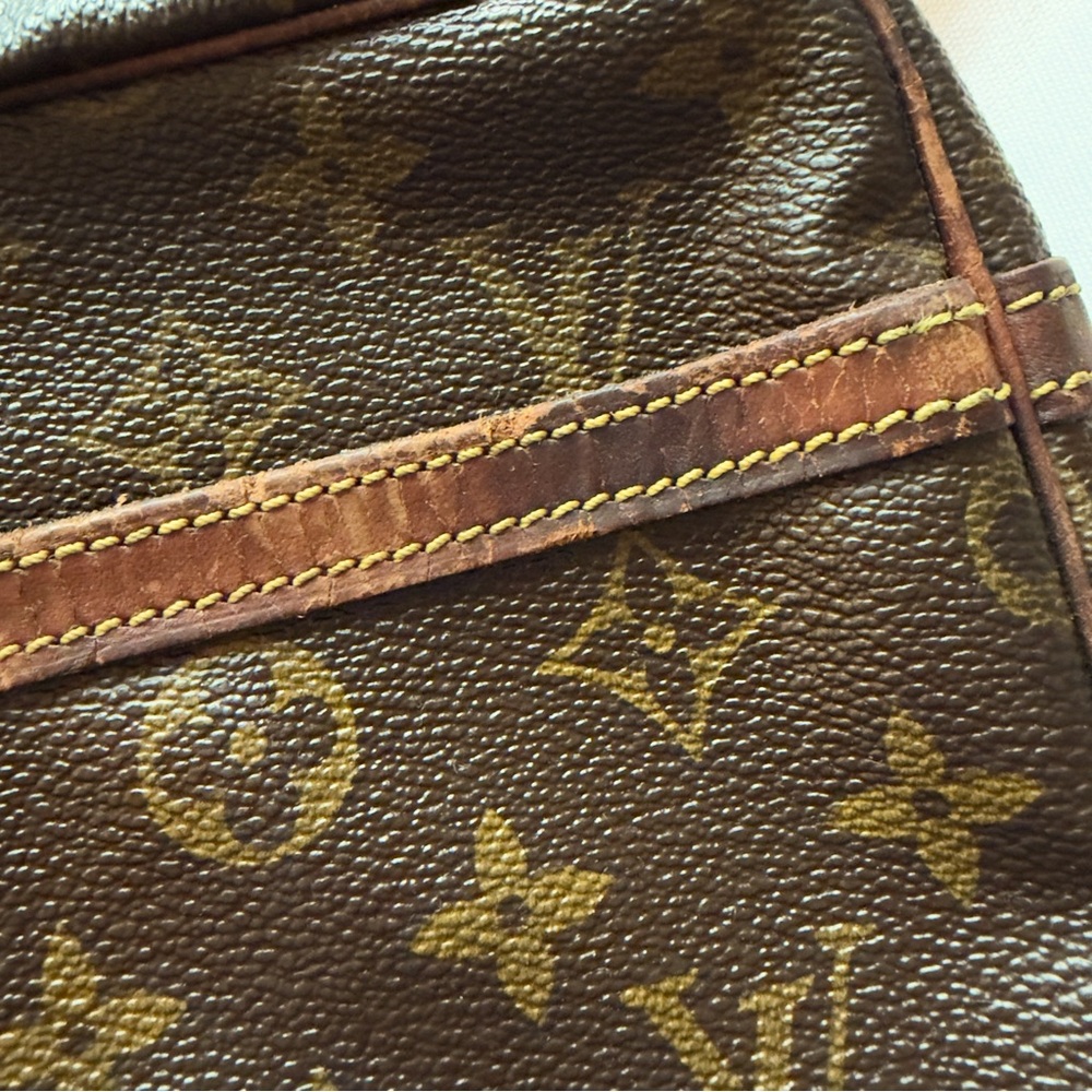 Authentic Louis Vuitton Compiegne 23 Clutch Toiletry Pouch - Picture 4 of 13